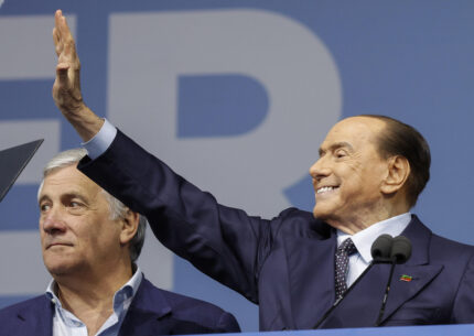 Silvio Berlusconi raduna i suoi ministri ad Arcore