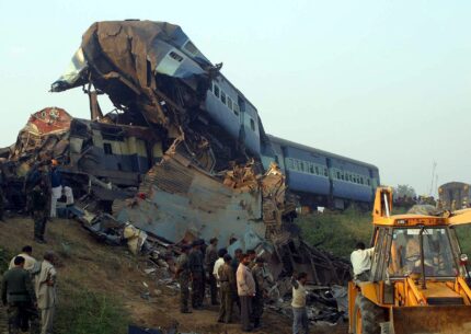 India Nuova Delhi scontro fra treni