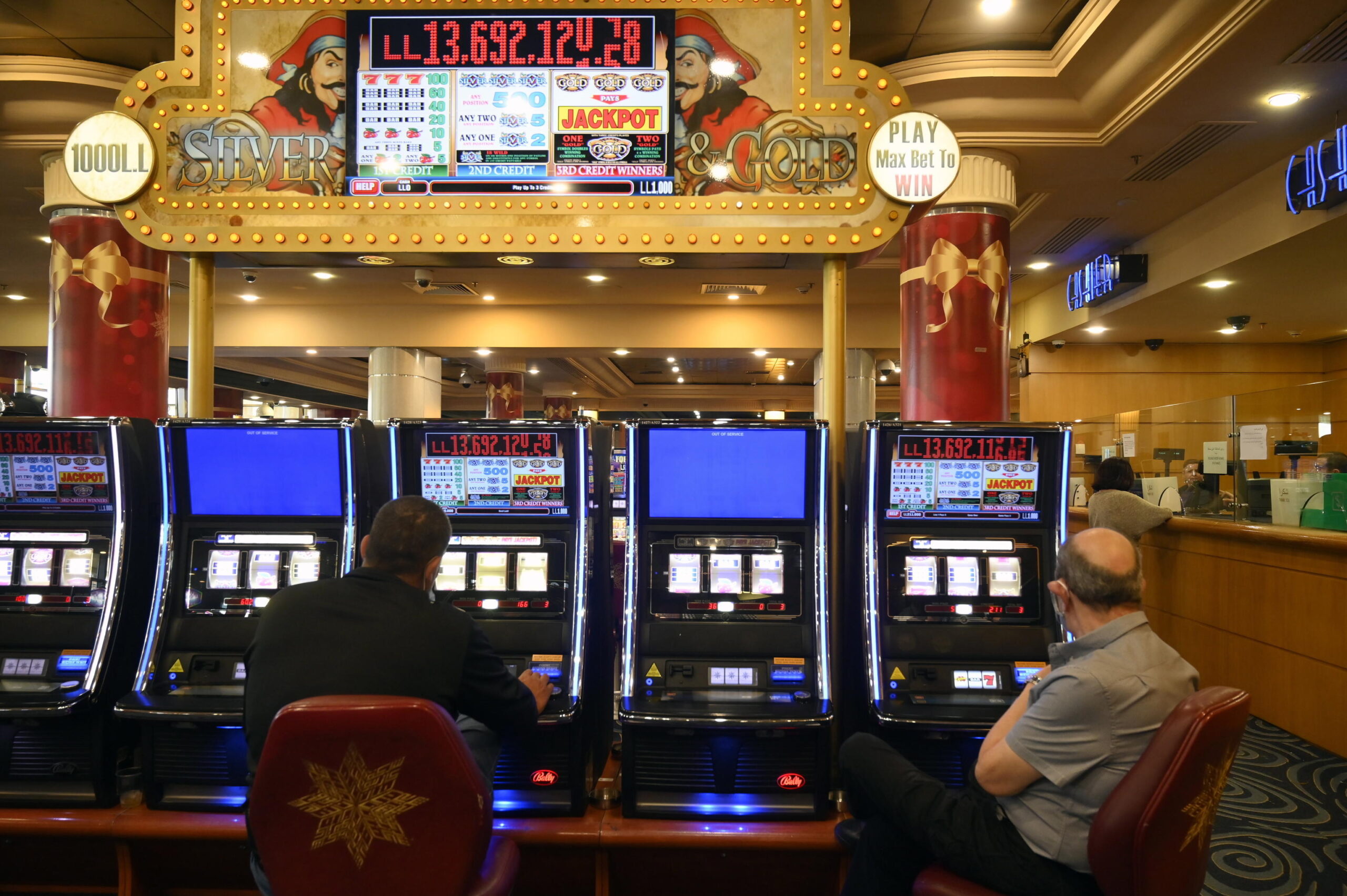 hacker scoprivano le password per sbancare le slot machines