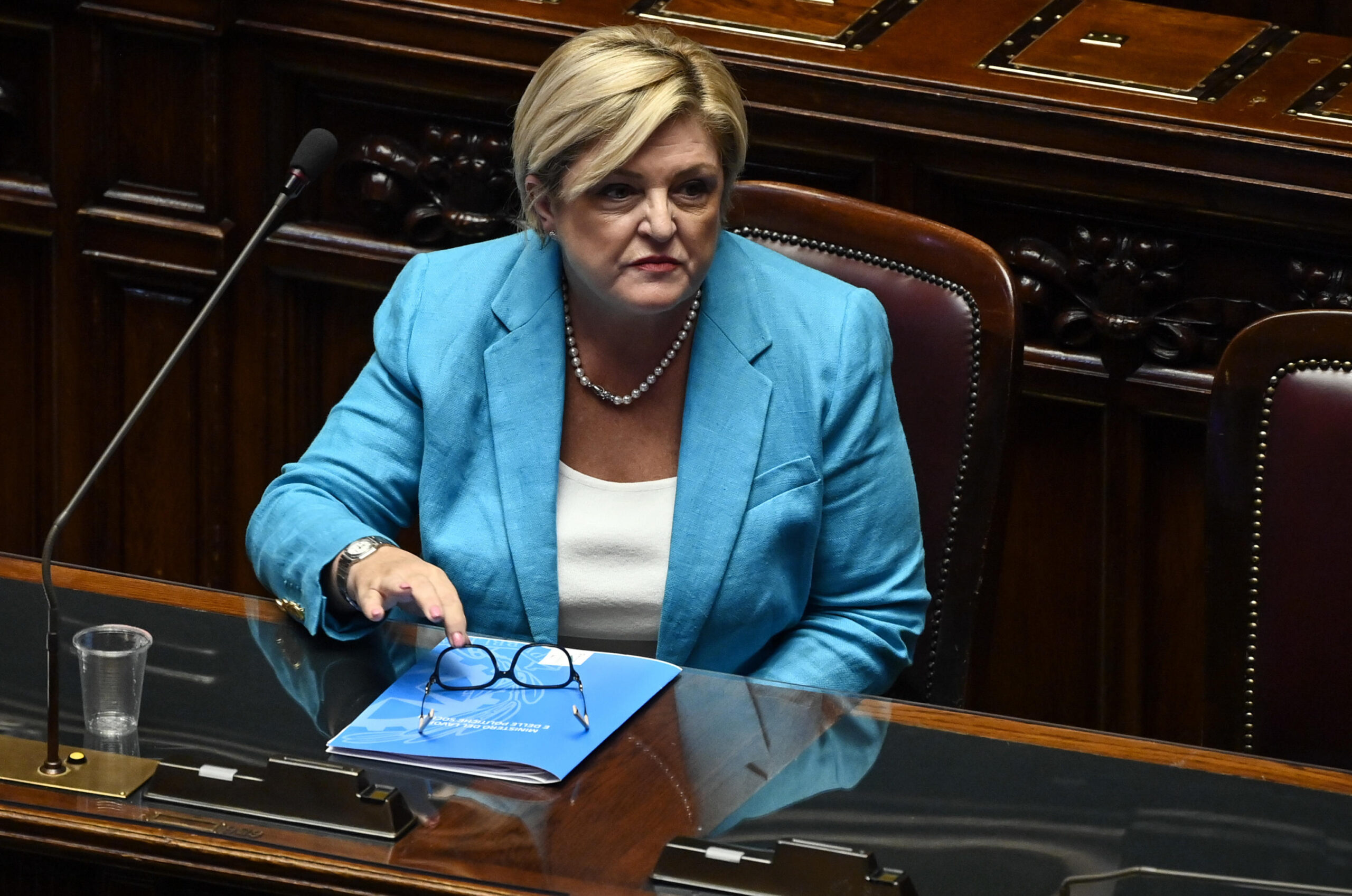 RdC, Calderone insiste “Ci sono 108mila posti di lavoro in Campania”