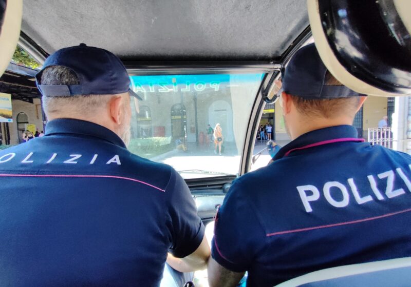 A Torre Angela, periferia di Roma, un uomo aveva risposto ad un annuncio online per un festino a base di droga e alcol: finisce invece per essere un rapimento durato 24 ore. La polizia ha arrestato i tre rapitori.