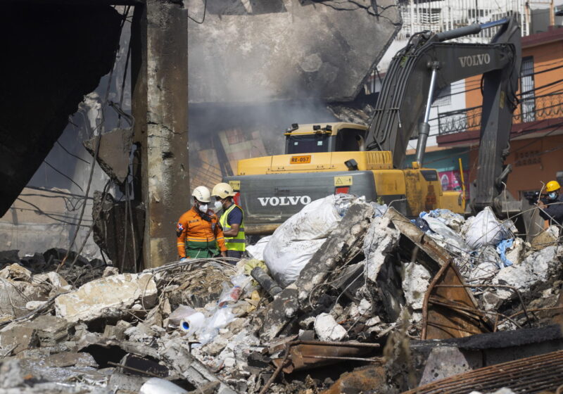 Lunedì sera una violenta esplosione ha distrutto una panetteria a a Santo Domingo, nella Repubblica Dominicana. Le vittime al momento sono 10.