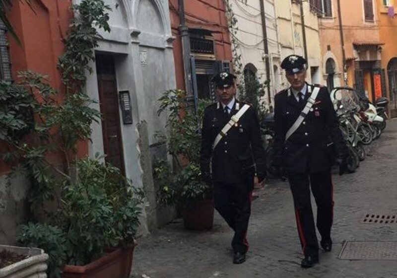 Due georgiani sono stati arrestati a Roma nord con l'accusa di tentato furto in alcuni appartamenti. Alcuni cittadini avevano segnalato ai Carabinieri la loro presenza sospetta.