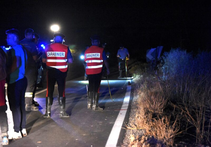 A Genova uno scontro fra una moto ed un'auto ha causato la morte di un 22enne. L'incidente è avvenuto questo pomeriggio, inutili i soccorsi per il giovane.