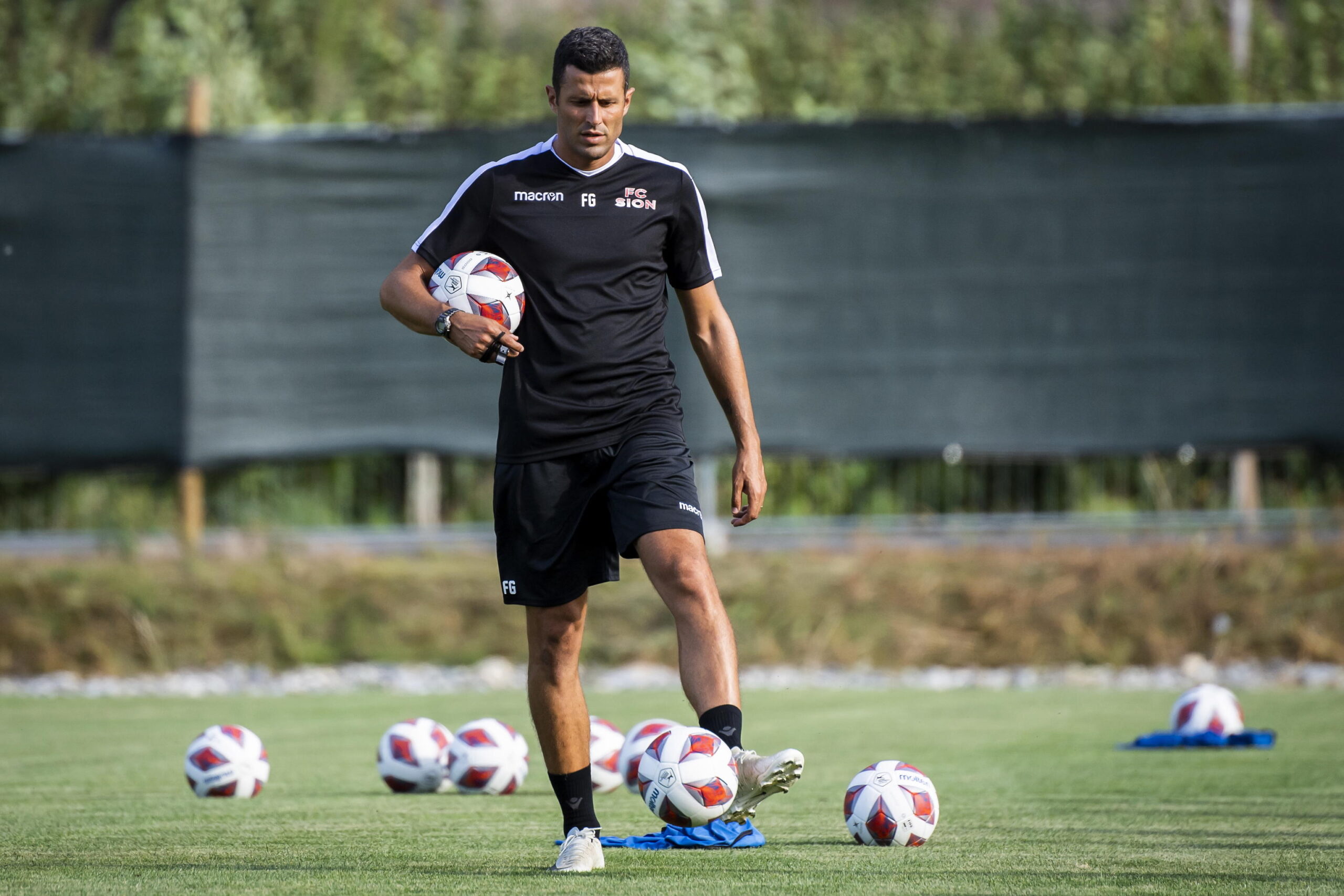 Ufficiale Fabio Grosso sulla panchina dell'Olympique Lione