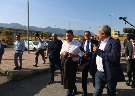 Il ministro Matteo Salvini arriva in tribunale per l'udienza del processo a suo carico