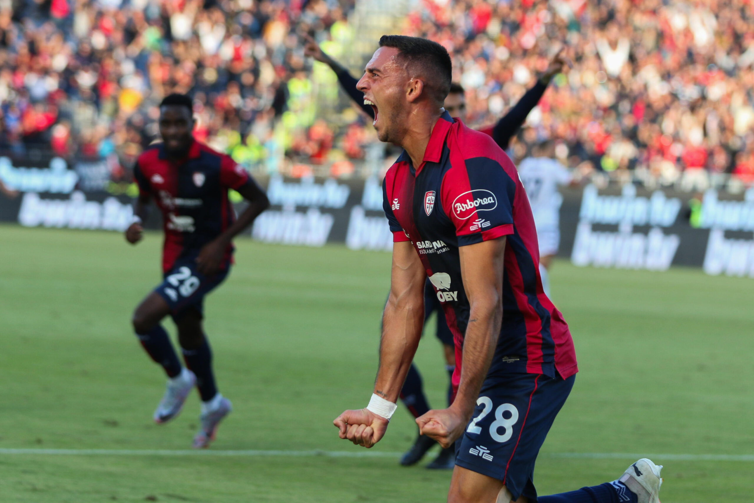 Viola e Zappa firmano il successo Cagliari: 2-1 al Genoa. Cronaca e