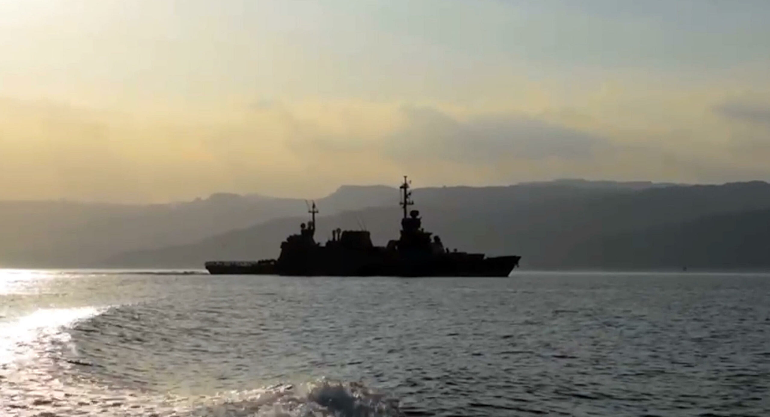 nave da guerra francese abbatte droni yemeniti