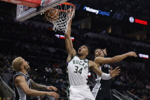 NBA 24-25, altra sconfitta pesante per i Lakers. 31 punti di Antetokounmpo ma i Bucks perdono