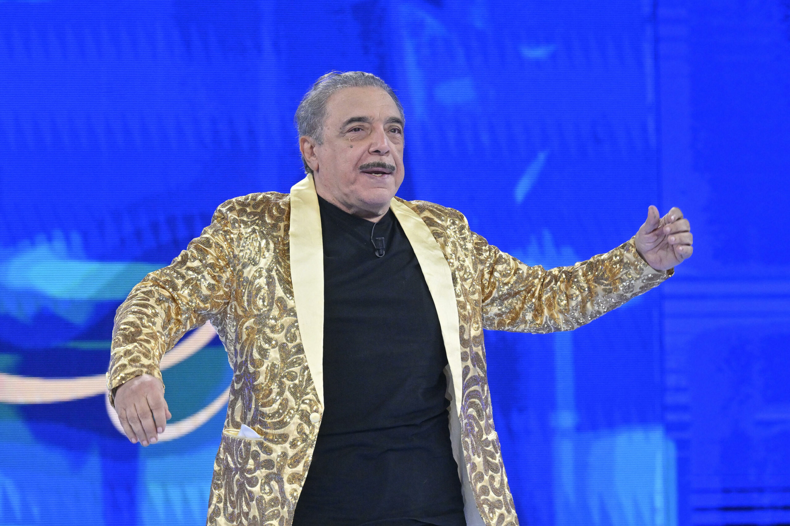 Nino Frassica denunciato per diffamazione dai vicini di casa cosa è