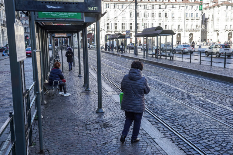 Sciopero 8 marzo 2024: scuola, trasporti e sanità a rischio. Settori
