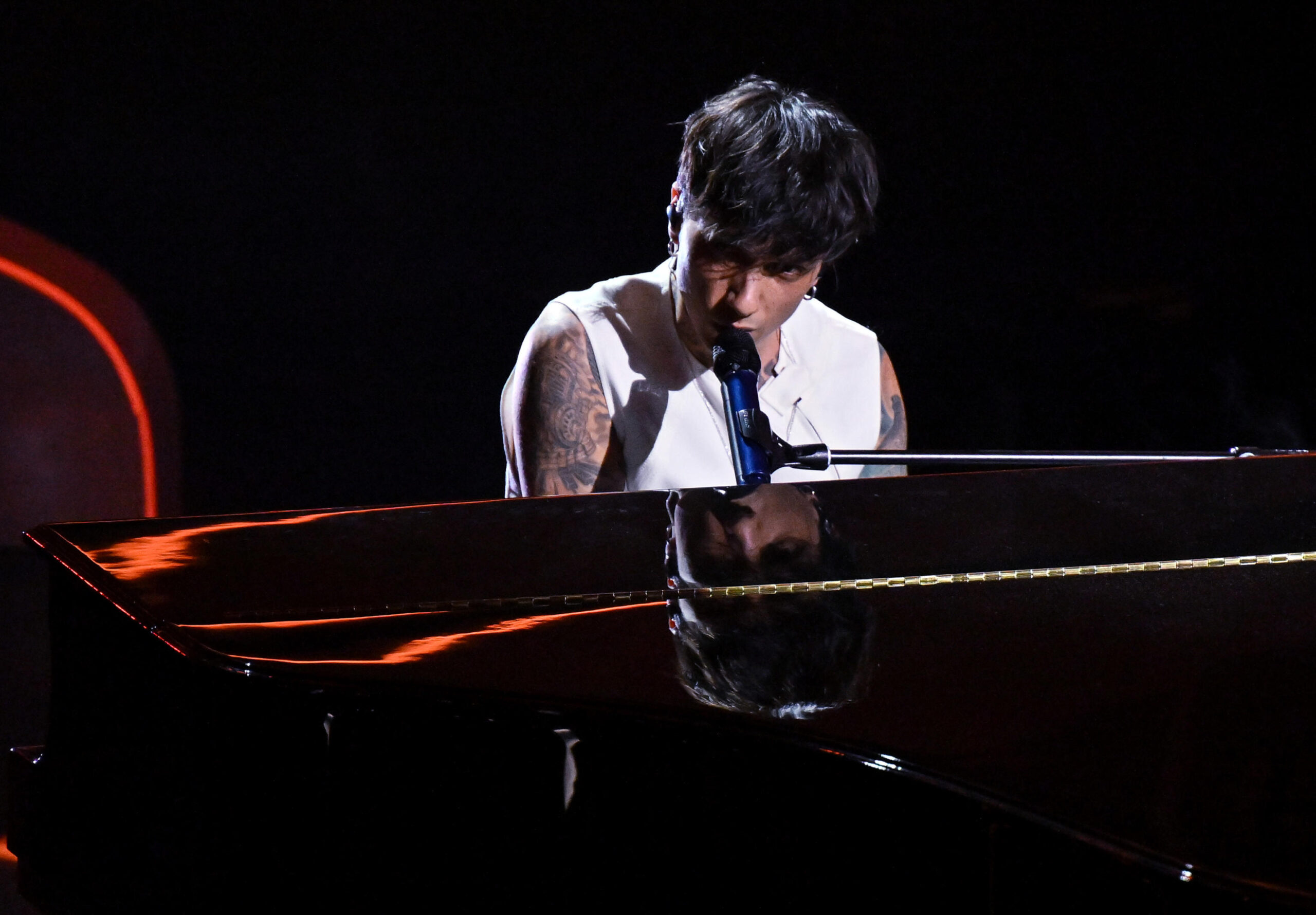 Ultimo annuncia il tour negli stadi nel 2025: date e biglietti